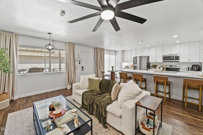 Building Photo - 1024 N 85th Pl