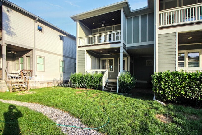 Building Photo - 817 Knox Ave