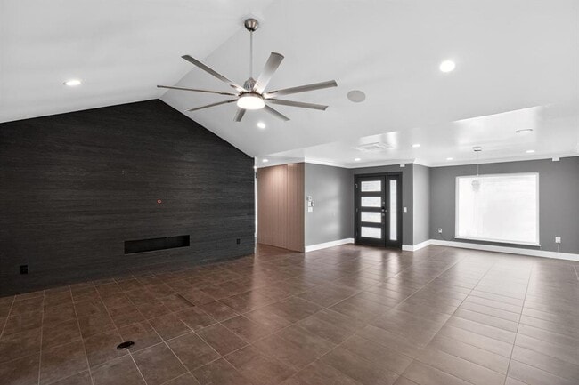 Building Photo - 513 Meadowbrook Dr