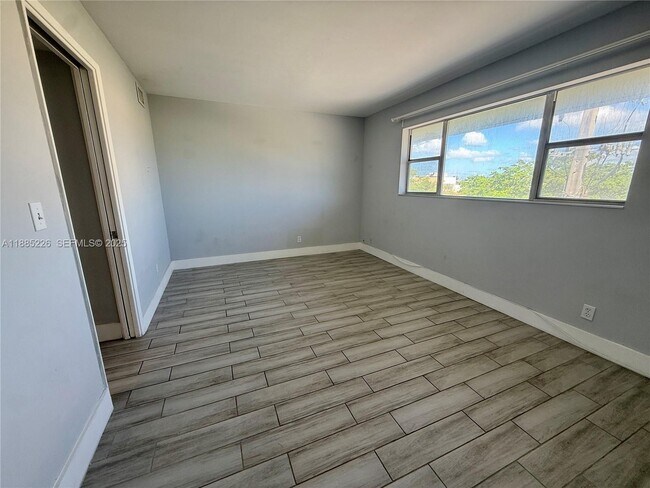 Building Photo - 250 Layne Blvd