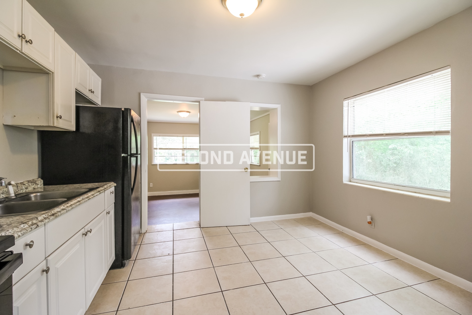 Building Photo - 1544 Breton Rd