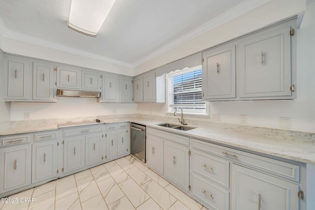 Building Photo - 205 Sunset Ln