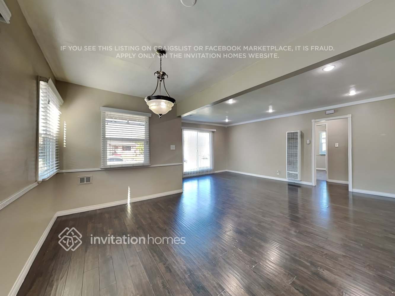 Building Photo - 726 E 99th St