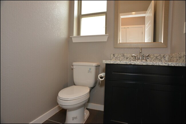 Building Photo - 945 Penrith St