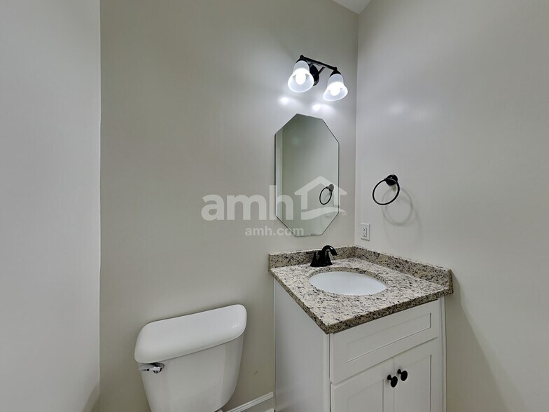 Building Photo - 6457 Sunnywood Dr