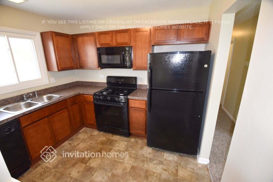 Building Photo - 880 Edenwood Dr