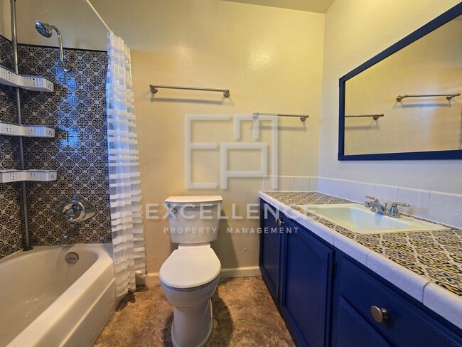 Building Photo - Spacious 2/2.5 Townhouse with 1 Car Garage...