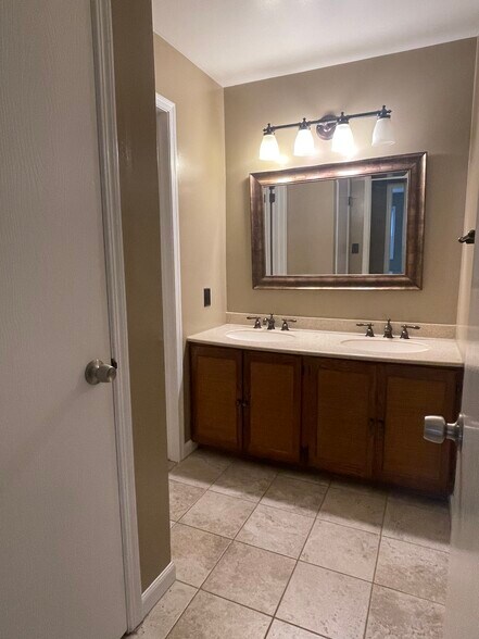 Building Photo - 2023 45th St