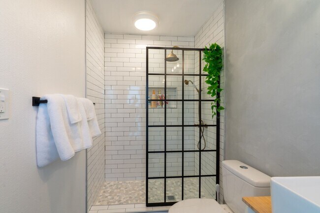Master Bath - 2619 E Sahuaro Dr