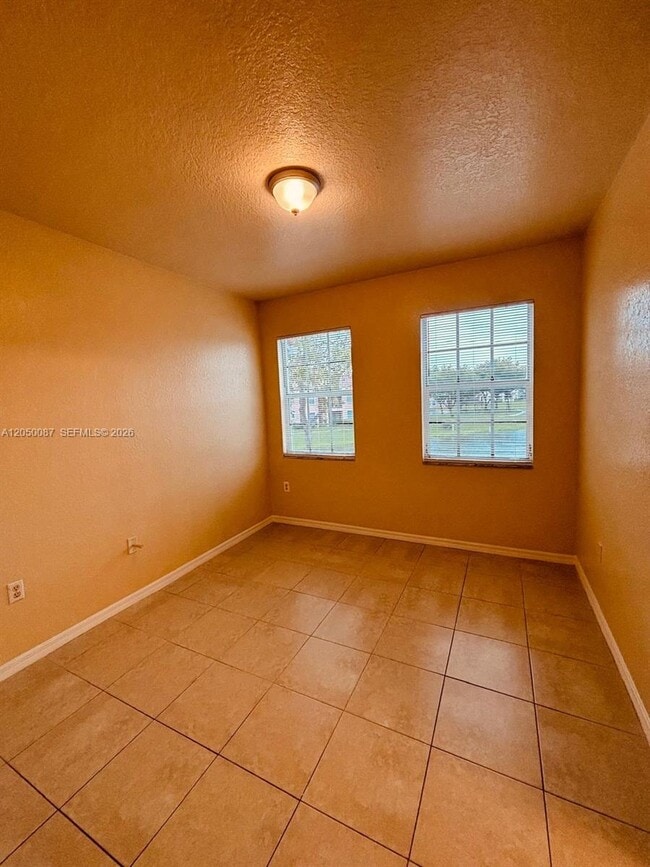 Building Photo - 2403 Belmont Ln