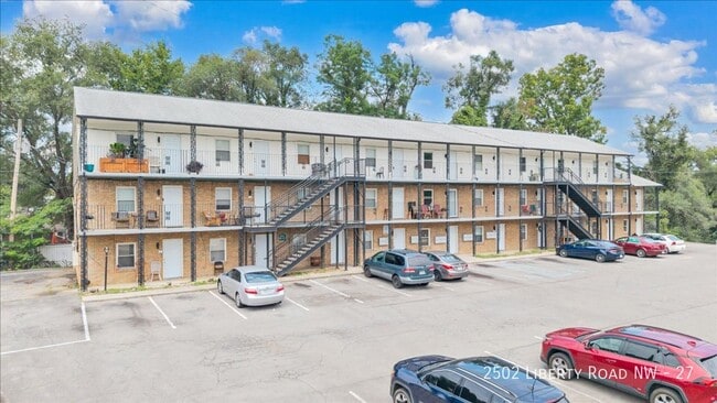 Building Photo - Liberty Pines