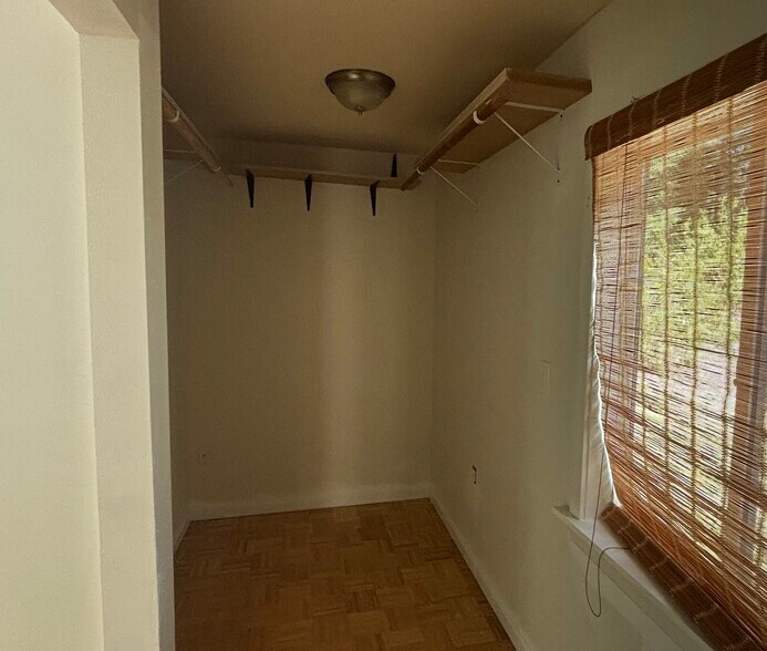 Closet - 14713 113th St NW