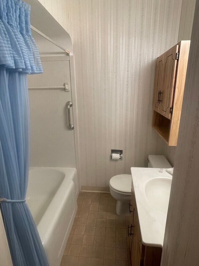 Building Photo - 3806 Longwood Ave