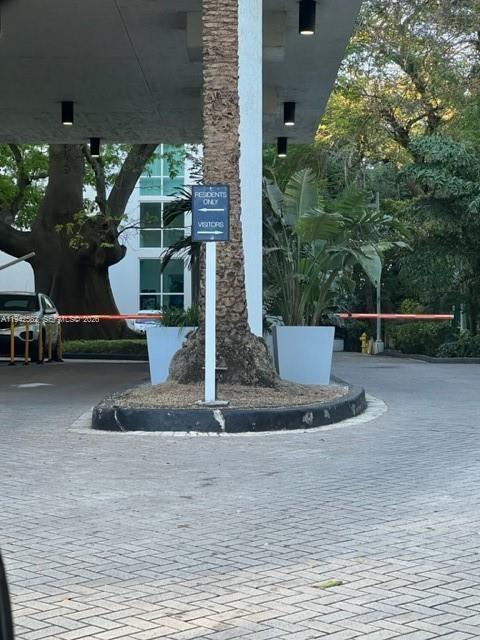 Building Photo - 1861 NW S River Dr