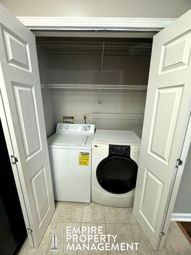 Building Photo - Move-In Special!! 1/2 Off First Month's Rent!!