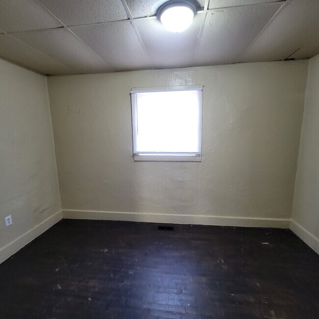 Building Photo - 2 Bedroom Eastside Home