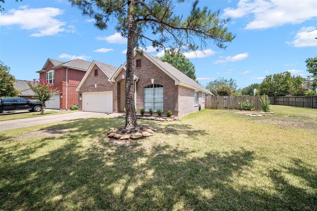 Building Photo - 9847 Willow Crossing Dr