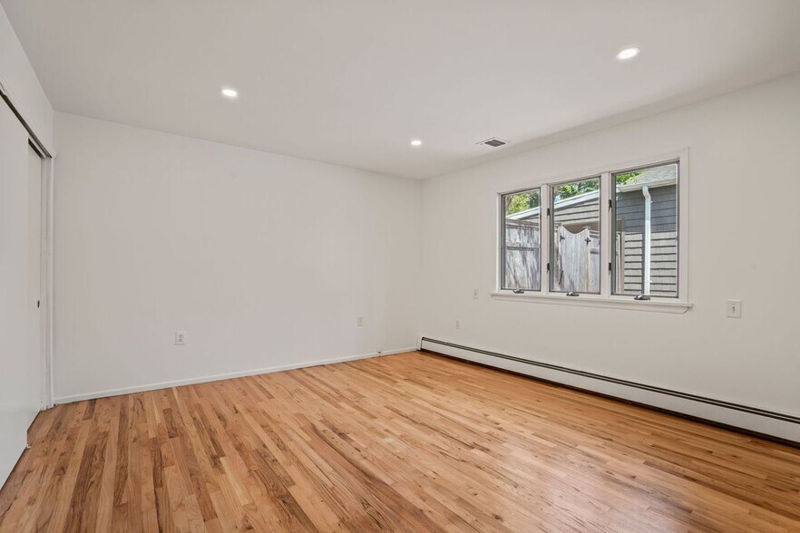 Building Photo - 17 Edgar Ct