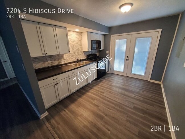 Building Photo - 7204 S Hibiscus Dr
