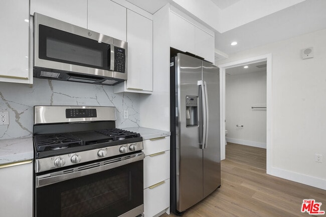 Building Photo - 11042 La Maida St