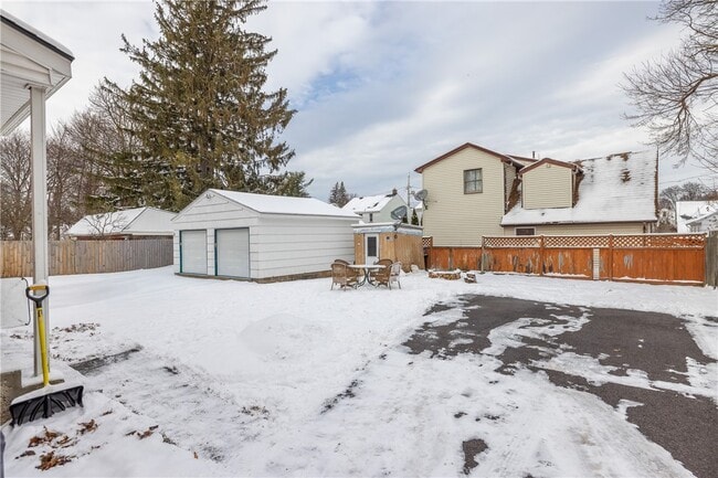 Building Photo - 207 W Ivy St