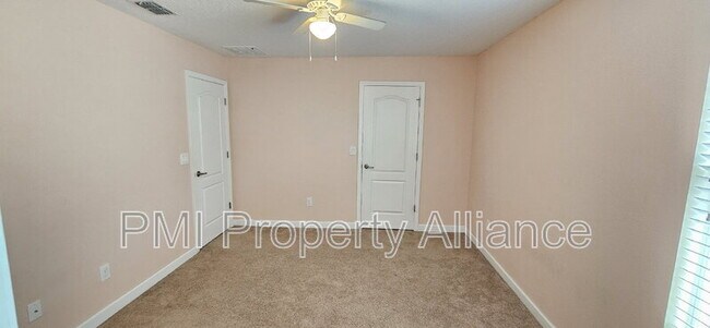 Building Photo - 15217 Evergreen Oak Loop