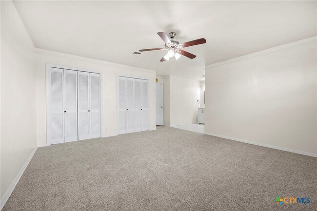 Building Photo - 3017 Oaklawn Dr