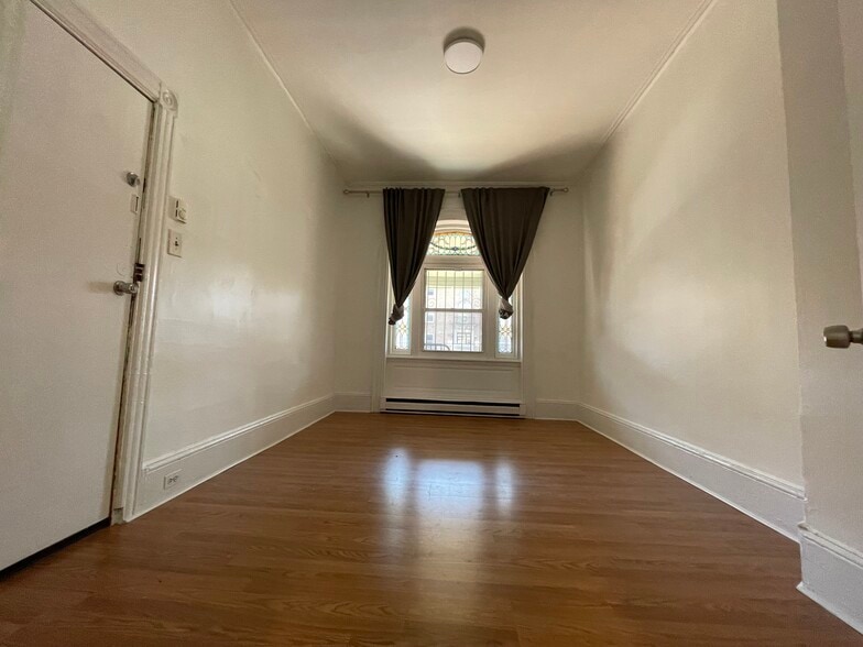 1st bedroom - 4439 Spruce St