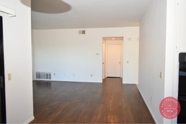 Building Photo - For Rent – Spacious 3 Bedroom, 2.5 Bath Ho...