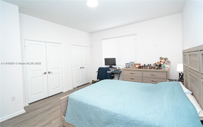 Building Photo - 2820 NW 180th St