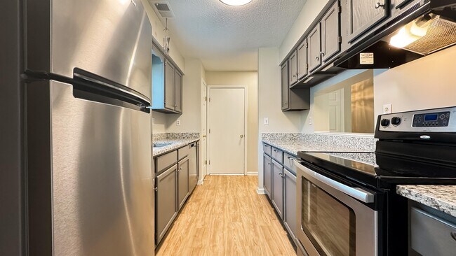 Building Photo - 5568 Annandale Dr