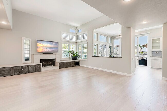 Building Photo - 346 Whites Landing