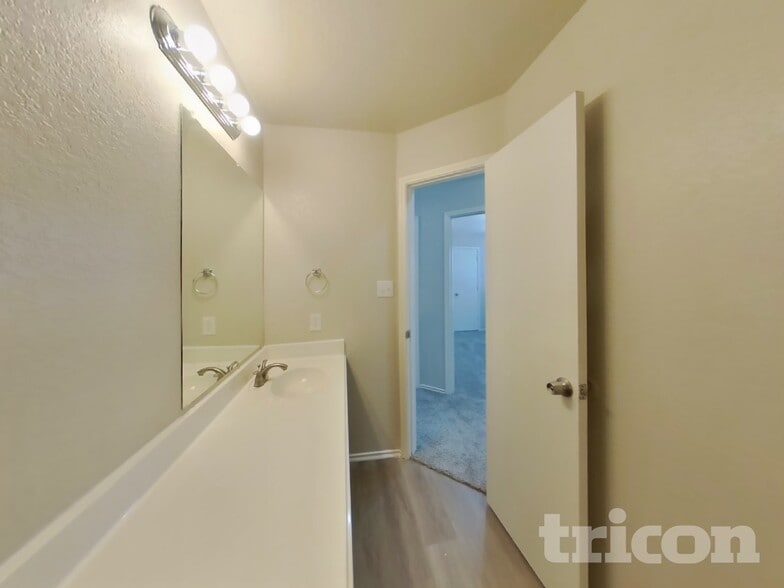 Building Photo - 2615 Thunder Gulch