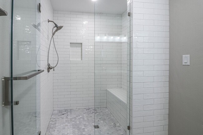 Building Photo - Total Remodel in Bentree - 3bed 2 bath!