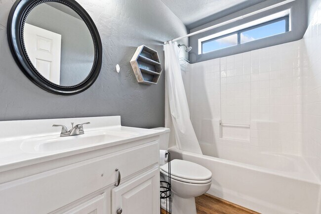 Building Photo - Charming 3 Bedroom + Bonus Room in Eagle R...