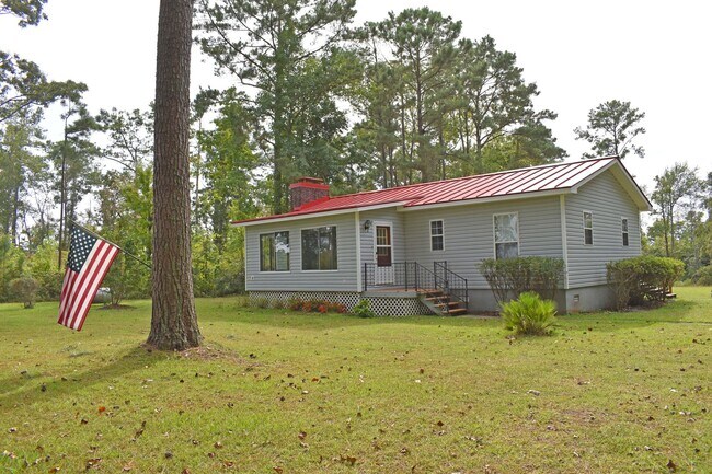 Primary Photo - Great home in quiet setting