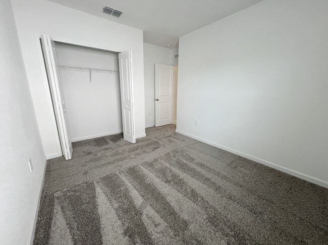 Building Photo - 317 Singing Sands Cir