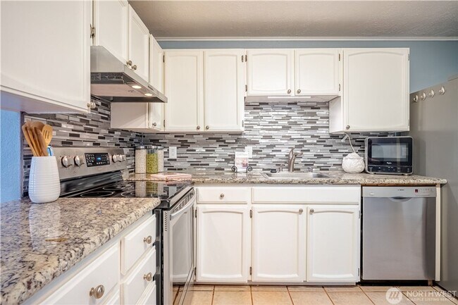 Building Photo - 3 bed/2 bath Condo in Bellevue!