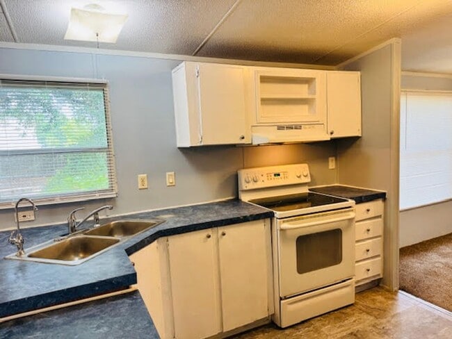 Building Photo - Old Maco Road