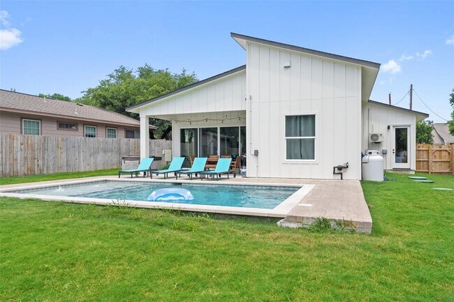 Building Photo - 2211 White Dove Pass