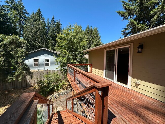 Building Photo - 3 Bed 2 Bath home with 2 Car Garage in Bellingham
