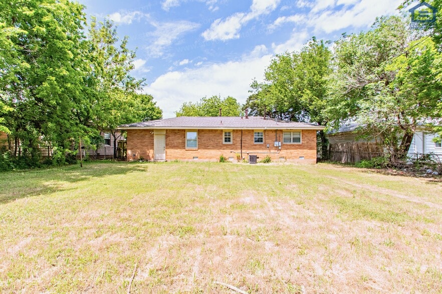 Building Photo - 2610 NW Lindy Ave