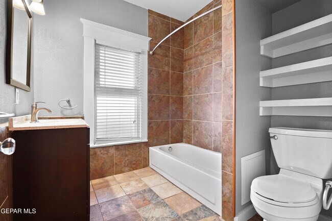 Building Photo - 711 Upson Dr