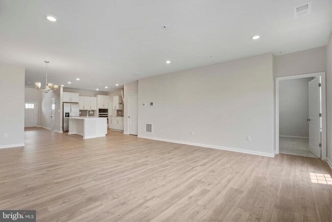Building Photo - 496 Hanson St