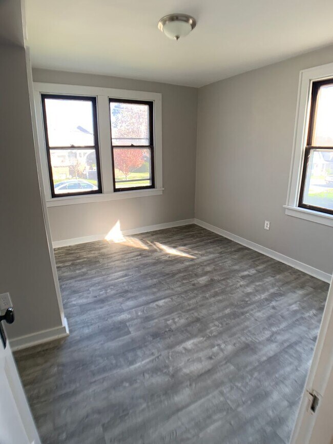 Building Photo - 149 Beram Ave