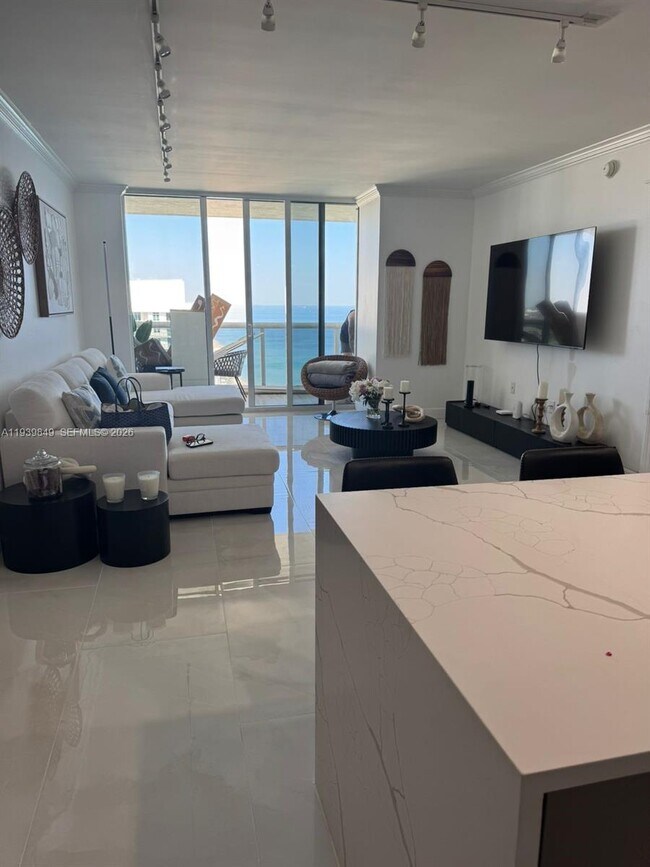 Building Photo - 1830 S Ocean Dr