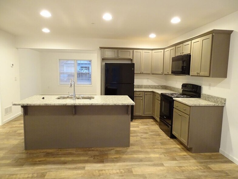 Building Photo - 2 Maize Cir