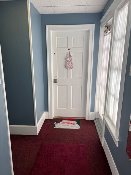 Building Photo - 48 W Main St