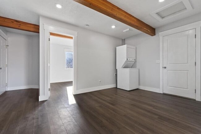 Building Photo - 3718 Custer Dr