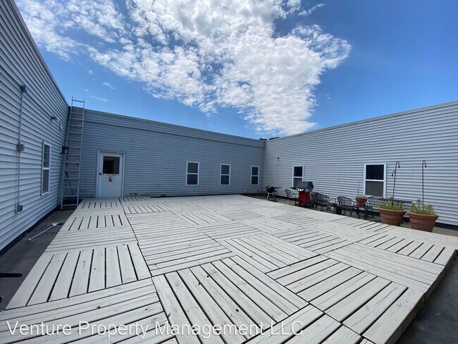 Building Photo - 7218 W North Ave